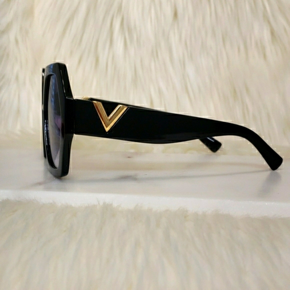 New 🎅 Luxury V Shape Sunglasses - Picture 6 of 8